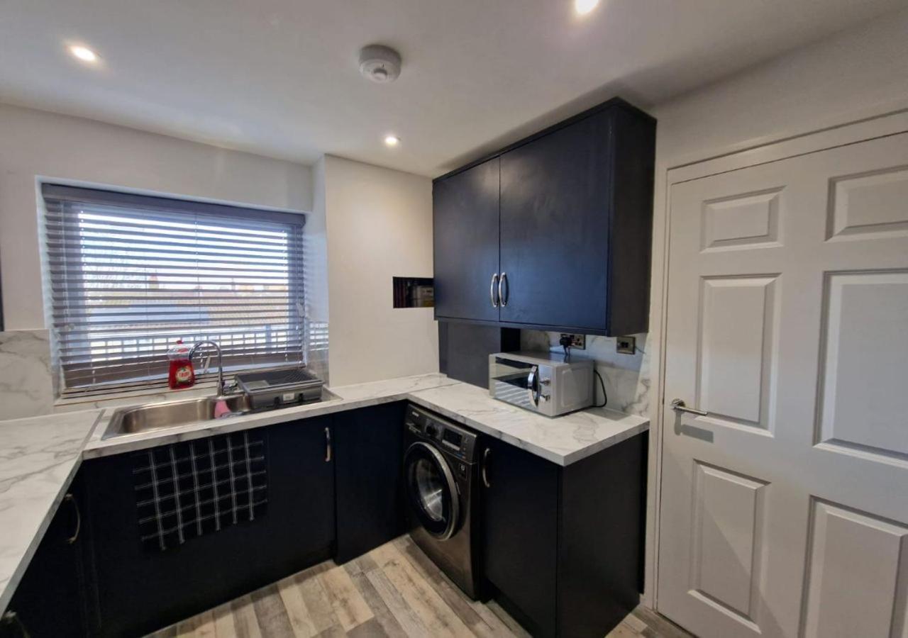 Private Room In London Enfield With Parking Exterior photo