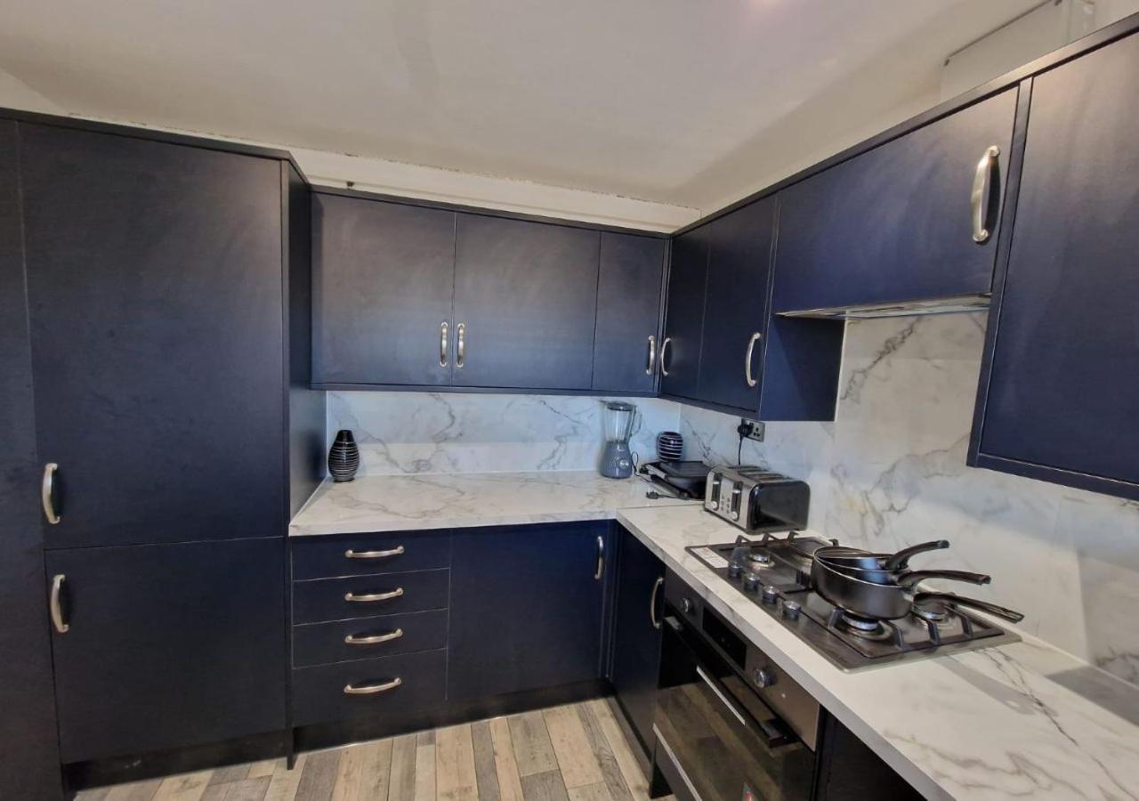 Private Room In London Enfield With Parking Exterior photo