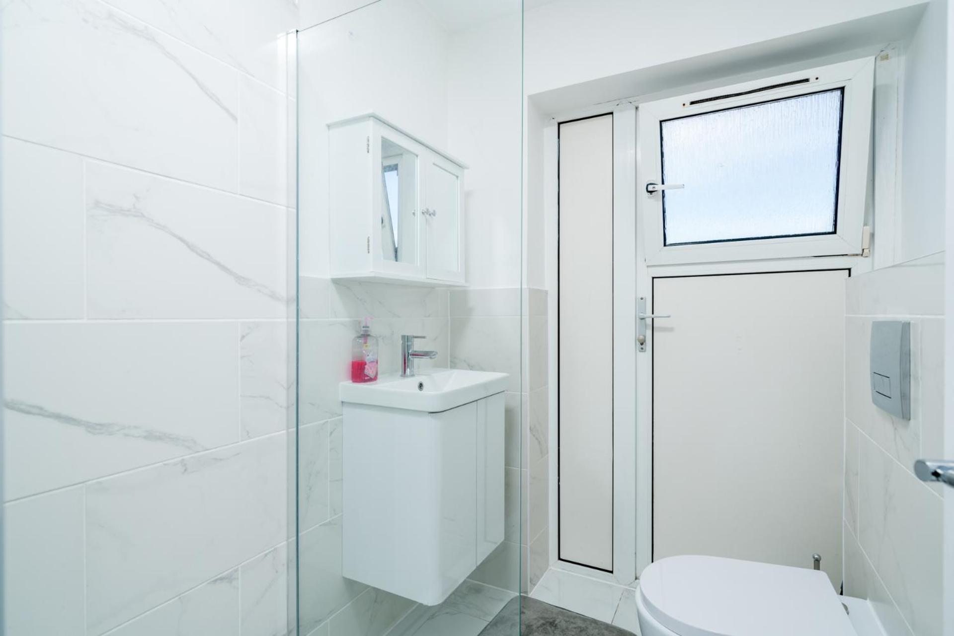 Private Room In London Enfield With Parking Exterior photo