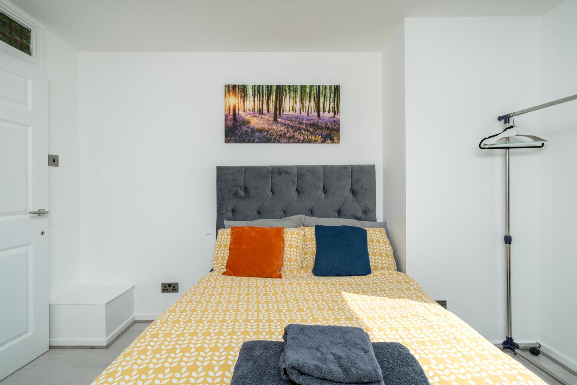 Private Room In London Enfield With Parking Exterior photo