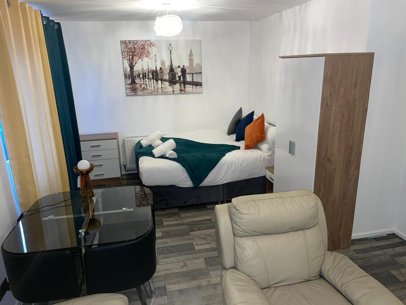 Private Room In London Enfield With Parking Exterior photo